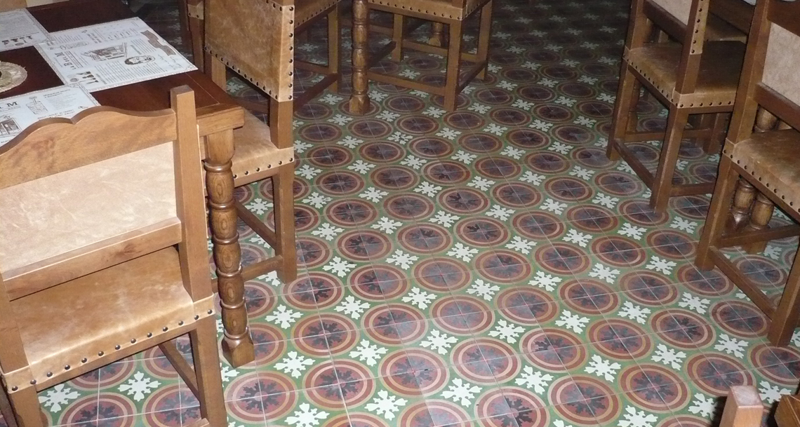 Historická cementová dlažba